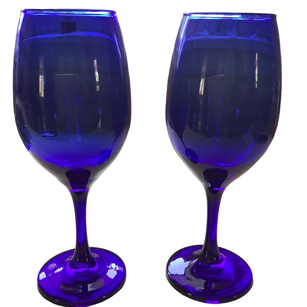 Set of 2 VTG Cobalt blue footed Wine Glasses
